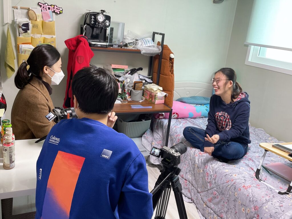 상처를 넘어 희망을 전하는 유튜버